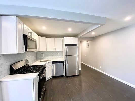 Building Photo - 2 bedroom in BRONX NY 10467