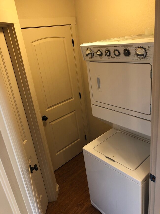 Laundry - 599 Jackson St W
