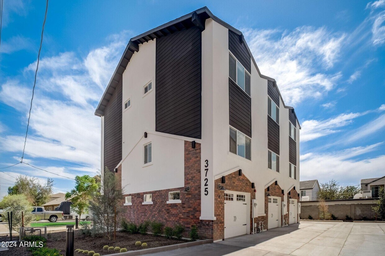 Foto principal - 3725 E Earll Dr