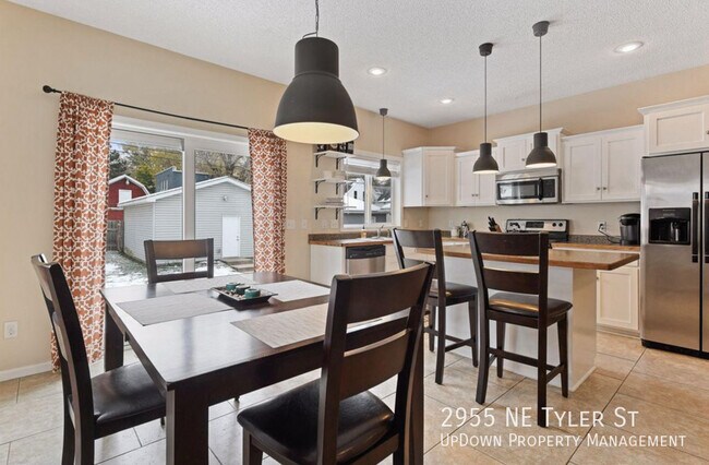 Foto del edificio - 2955 NE Tyler St