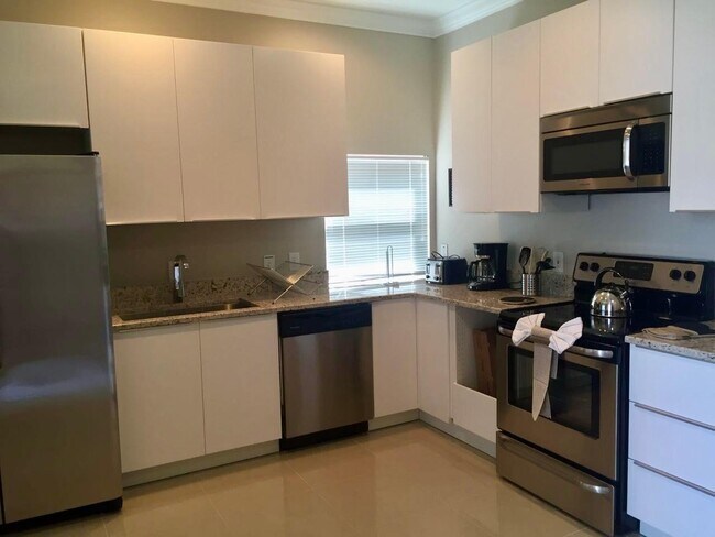 Foto del edificio - 8122 Fan Palm Way