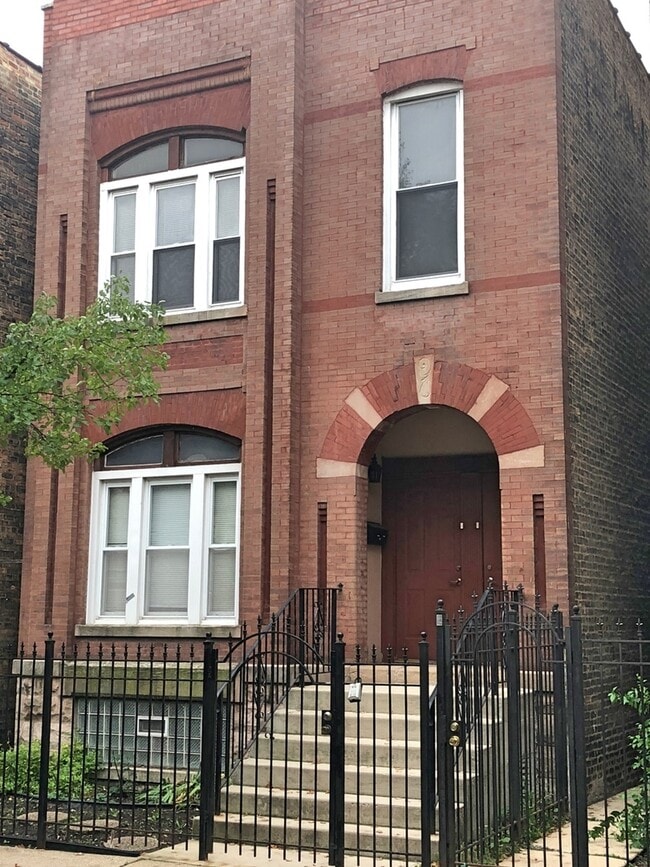 Building Photo - 1226 N Maplewood Ave