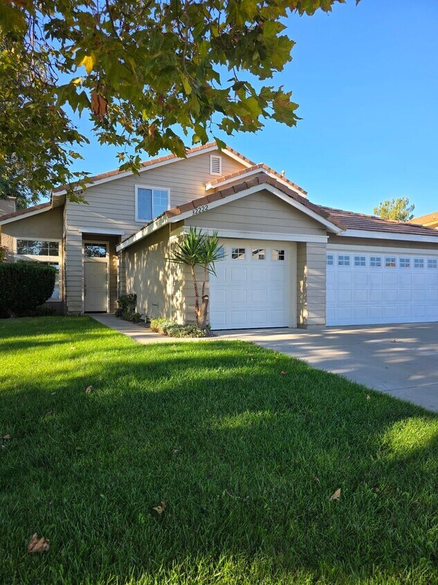 Foto principal - 4 Bedroom Home in Paloma del Sol. Fresh Pa...