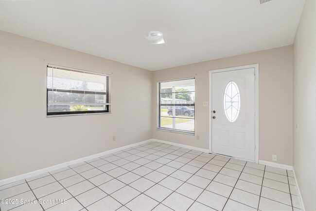 Building Photo - 3648 Tomlin Dr