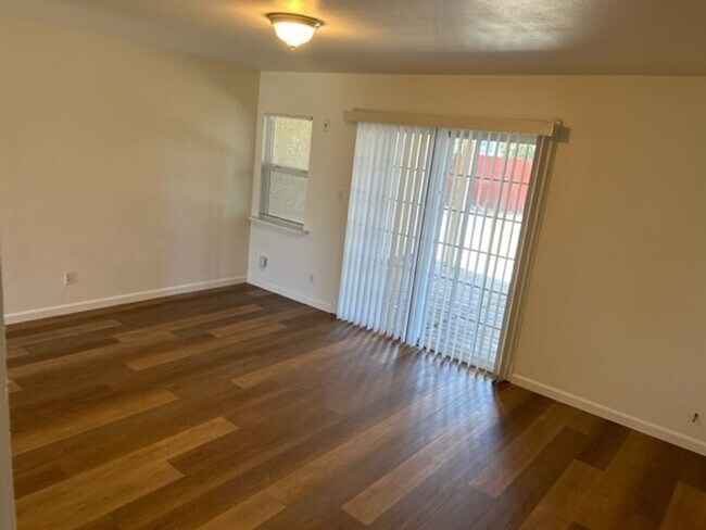 Foto del edificio - House:  3 Bedroom / 1 Bathroom - North Highlands