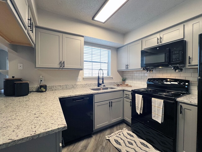 Building Photo - Ashwood Park Apartments