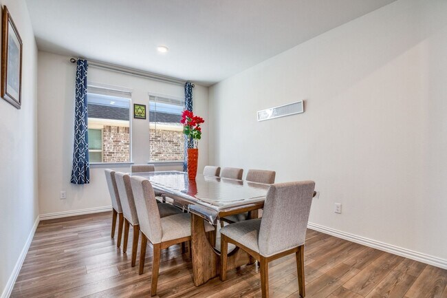 Foto del edificio - 844 Lauren Grove Ln