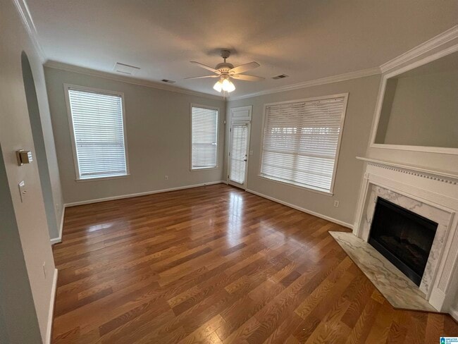 Foto del edificio - 401 Midridge Ln