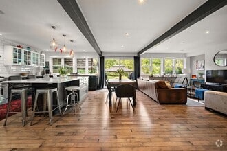 Building Photo - 382 Rue de Springfield