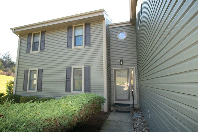 Foto del edificio - 92 Creek Rd