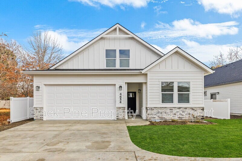 Primary Photo - 4654 N Maple Grove Rd