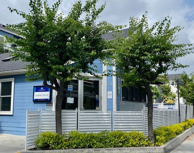 Building Photo - The Grand Terrace Apartments