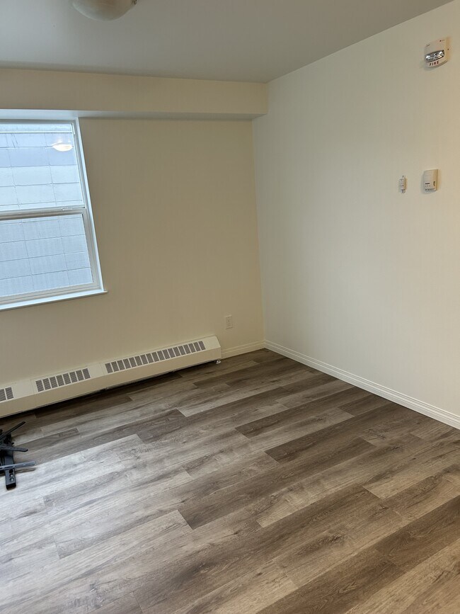 Building Photo - 3611-118 118 Ave NW