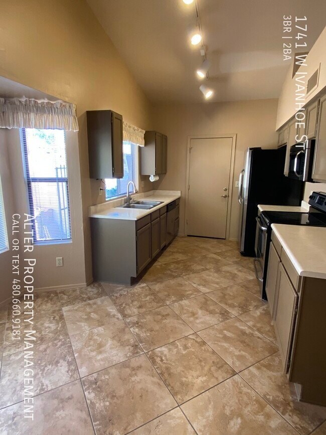 Building Photo - Beautiful renovated Chandler home!