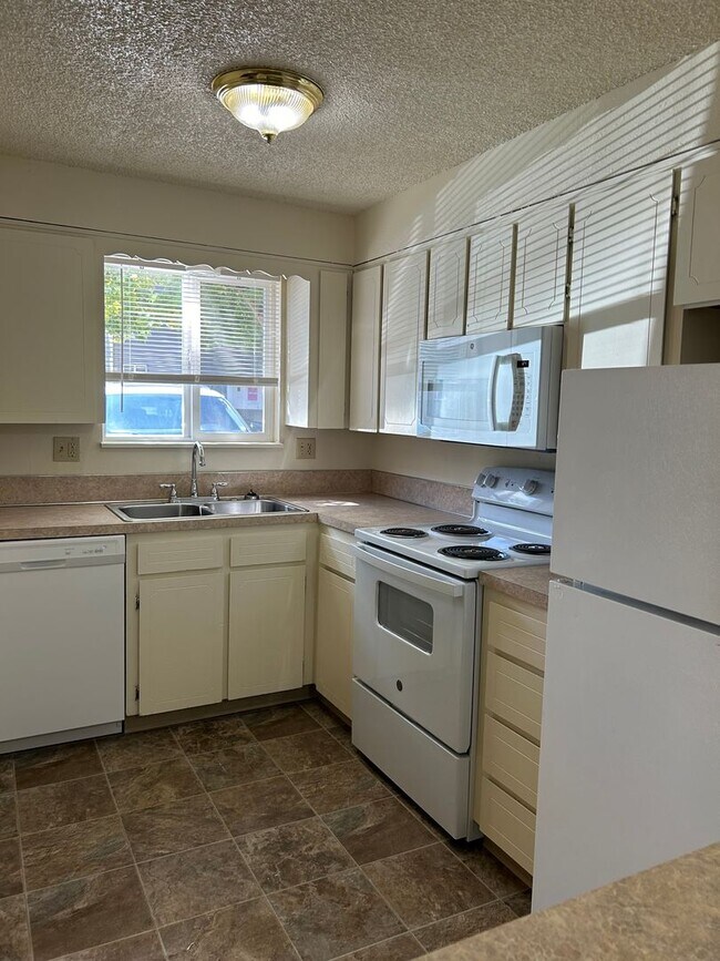 Foto del edificio - (749) Jackson Square - 2 Bedroom / 1.5 Bat...