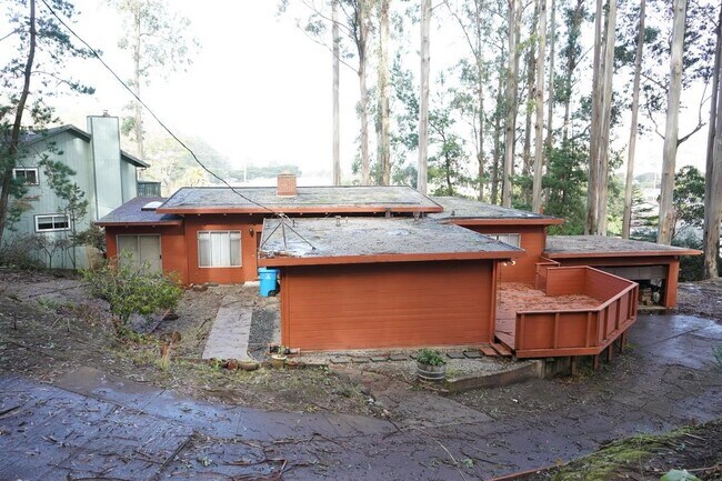 Building Photo - 1625 Higgins Way
