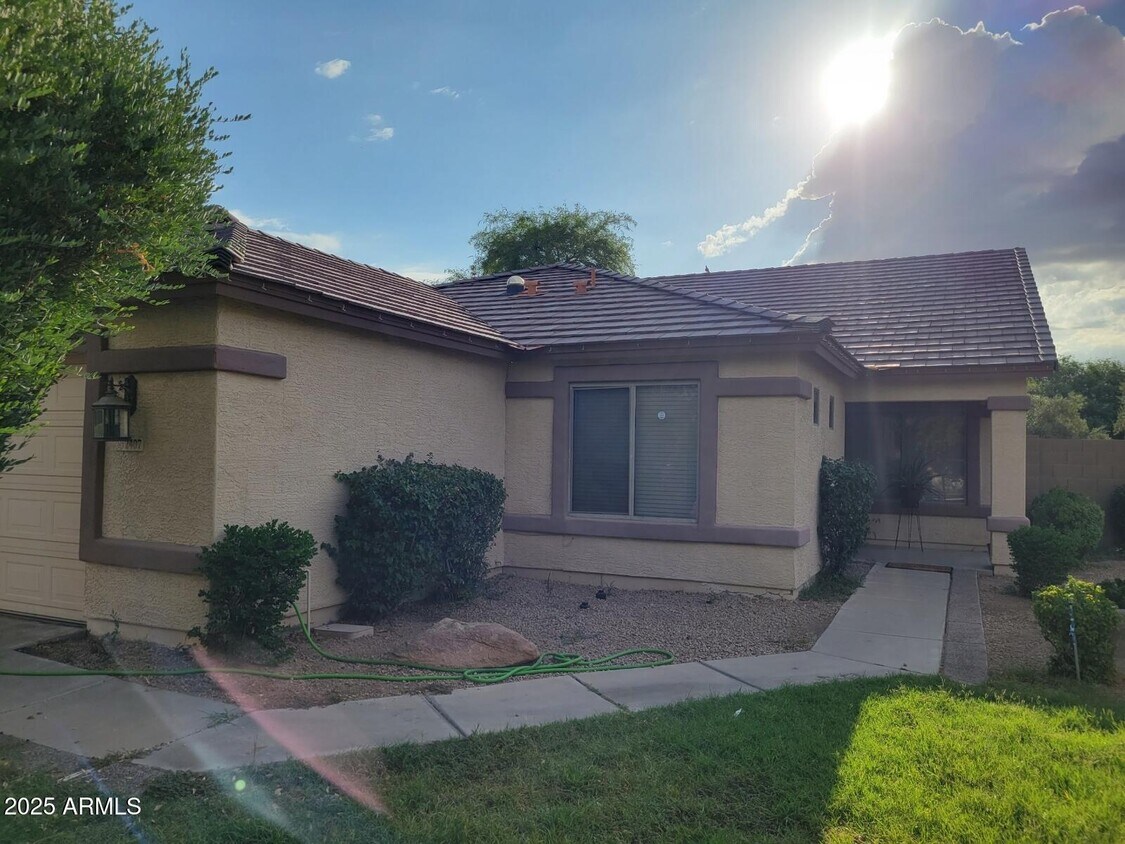 Primary Photo - 2407 S 82nd Ln