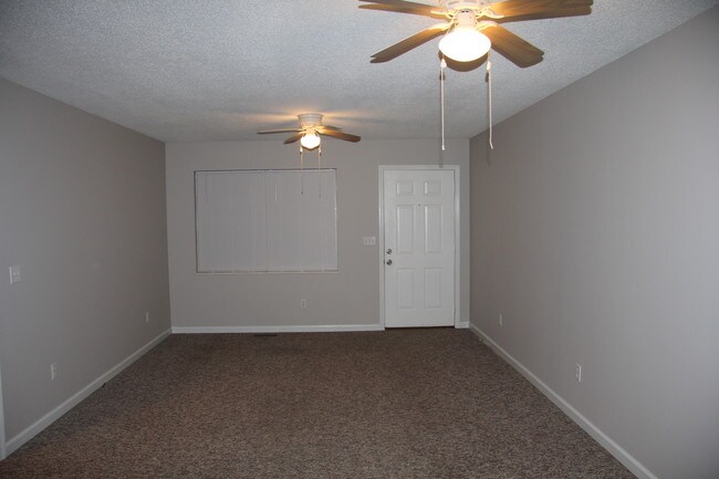 Building Photo - 103 Town Loop