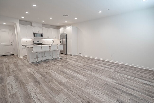 Building Photo - West Creek 3 Bedroom Townhome for Rent in Valencia.