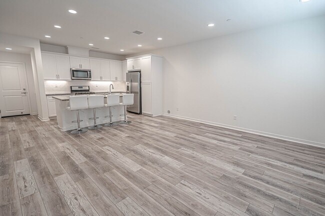 Foto del edificio - West Creek 3 Bedroom Townhome for Rent in Valencia.