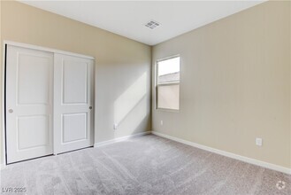 Building Photo - 11840 Pelican Butte Ave