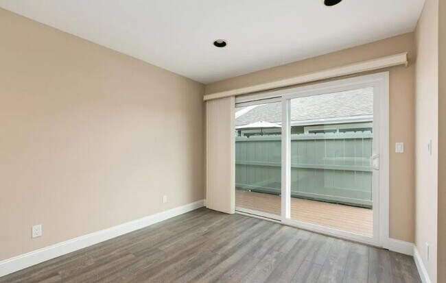 Foto del edificio - Spacious Carlsbad Condo Walking distance t...