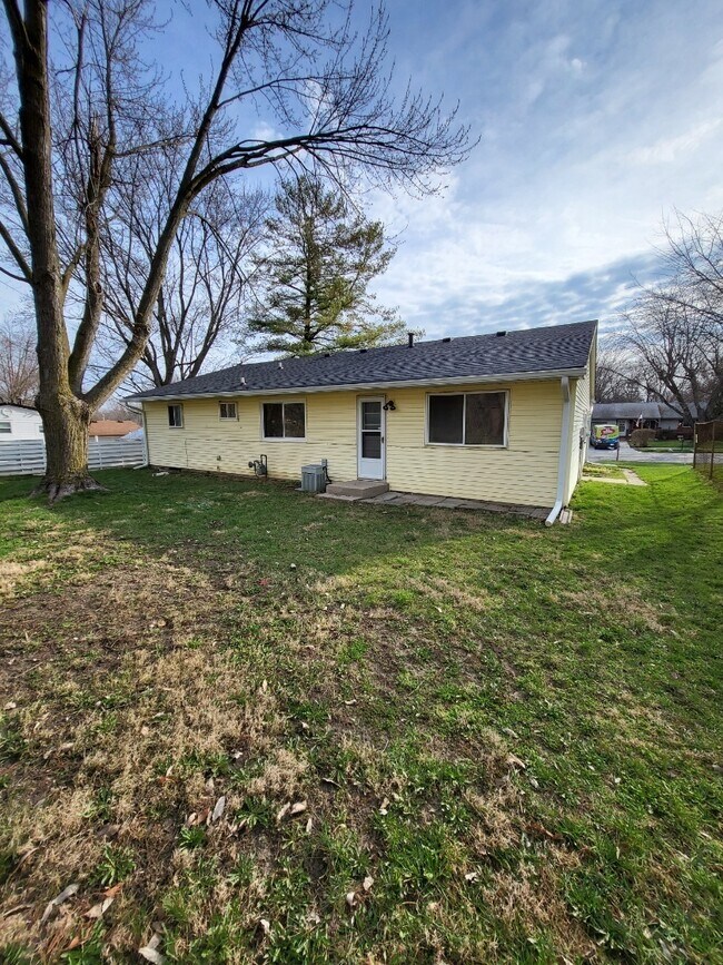 Building Photo - 3344 Southwest Dr
