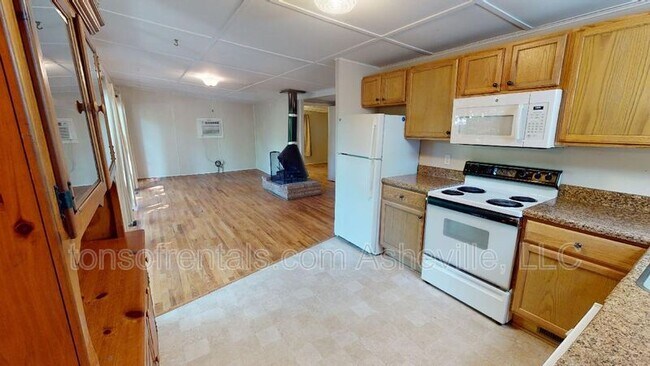 Building Photo - 120 Locust Ct