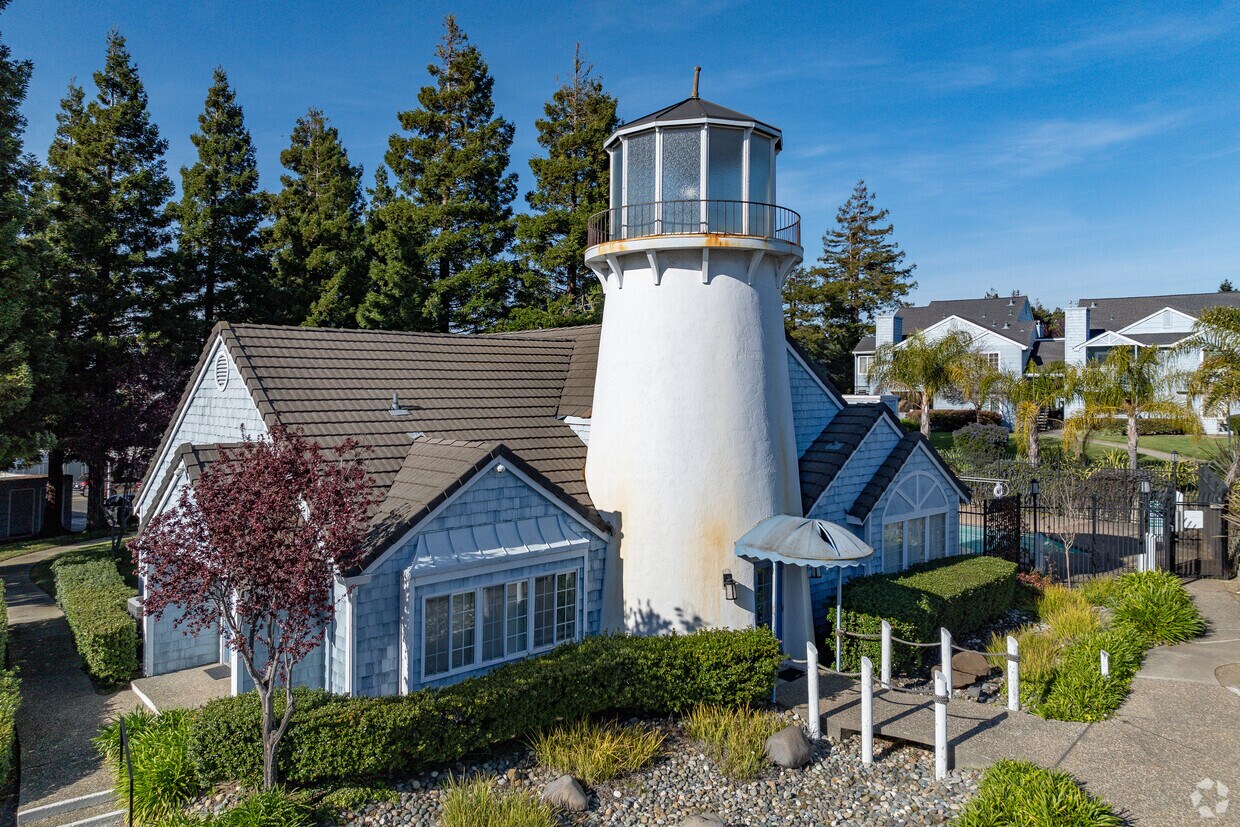 Leasing/Pool - Lighthouse Condominiums