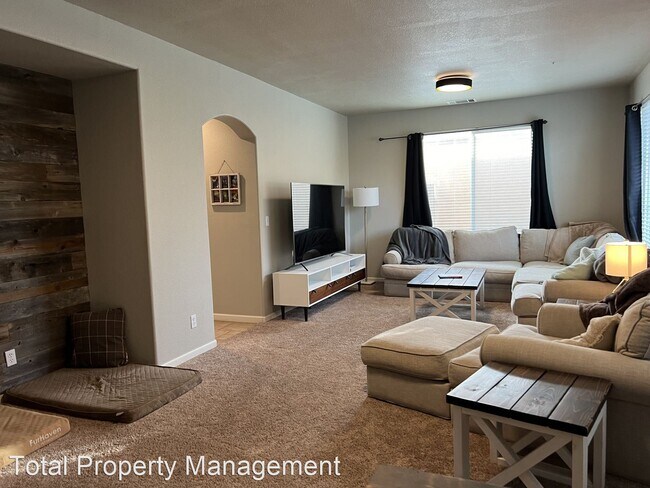 Foto del edificio - 4 br, 3 bath House - 4331 W. Prospect Ave.