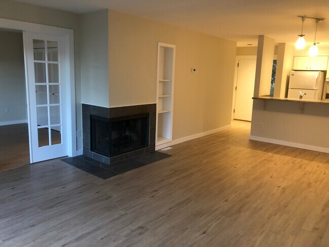 Main living - 5150 S Landing Dr