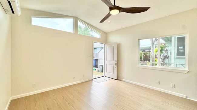 Building Photo - 421C Olomana St