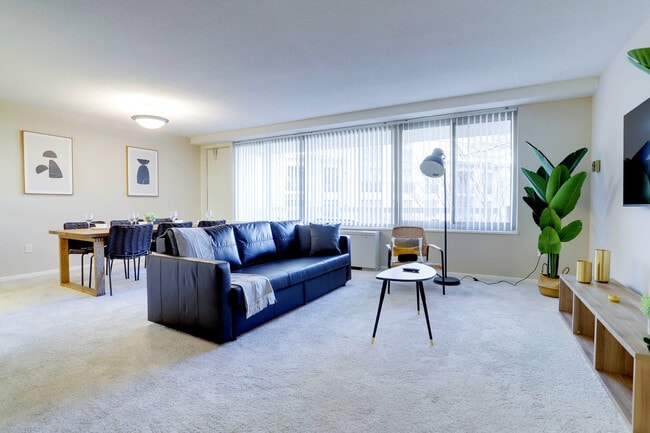 Building Photo - 1600 S Eads St