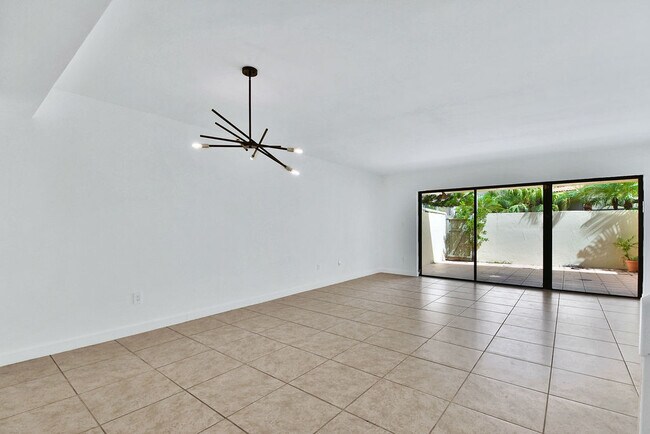 Foto del edificio - 3501 Magellan Cir