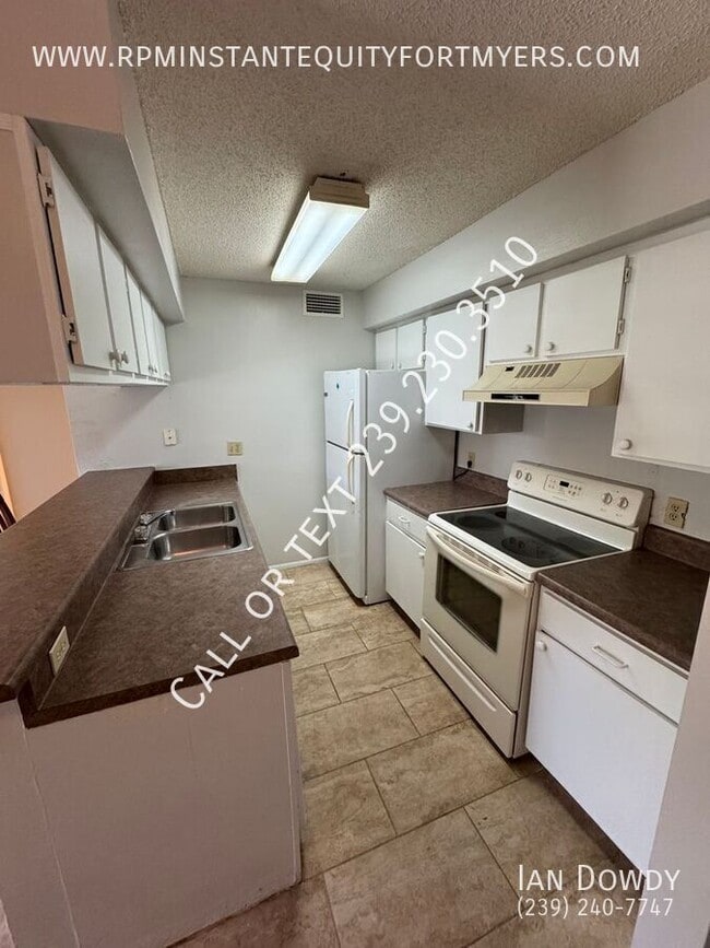 Building Photo - 5323 Summerlin Rd