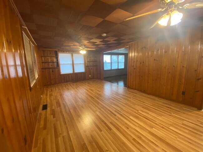 Building Photo - 6260 N Wagon Trail Rd
