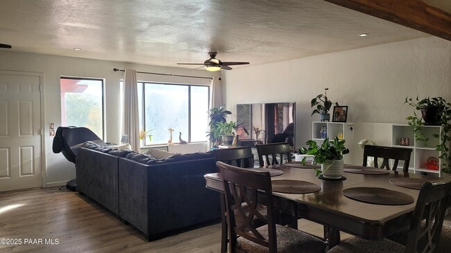 Building Photo - 727 Douglas Ave