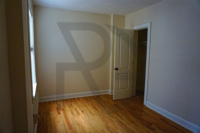 Building Photo - 620 W Patterson Ave