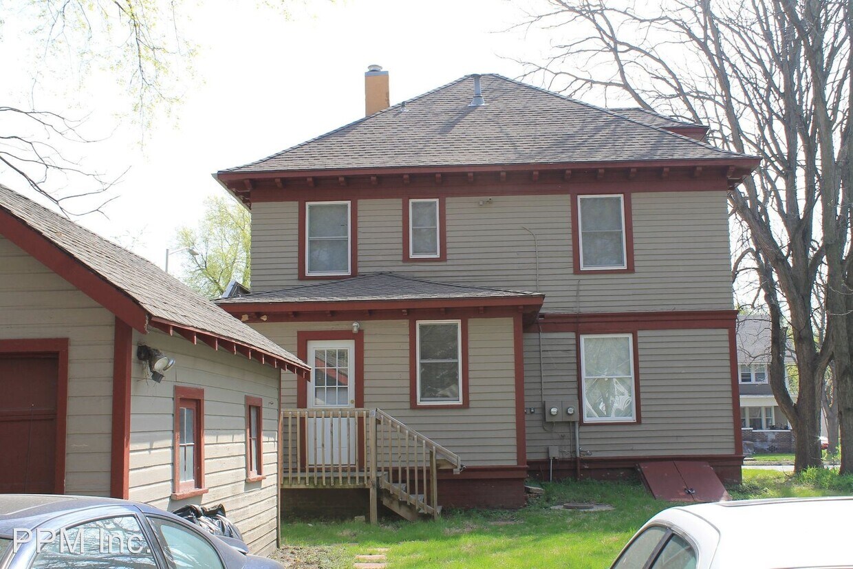 Building Photo - 805-807 Grand