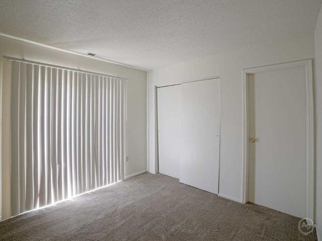 Primary Photo - Ivy Green Commons, LLC