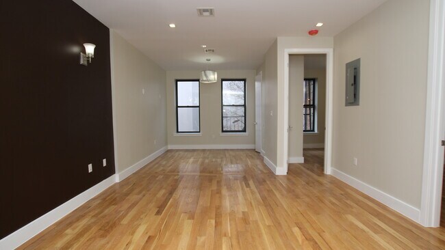 Foto del edificio - 146 Evergreen Ave