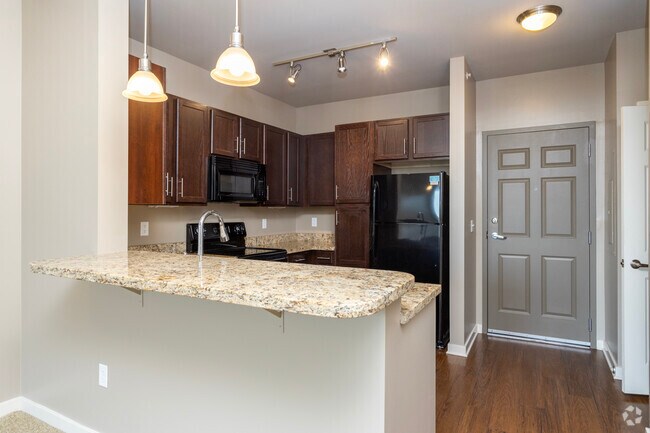 1BR, 1BA - Goldenrod 2 - Shadow Lake Square