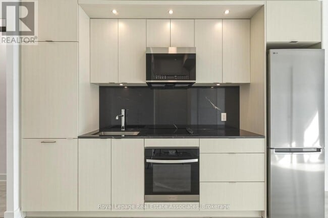 Building Photo - 60 Central Park Roadway