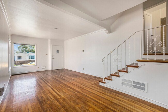 Building Photo - 2955 Fruitvale Ave - 1 bedroom | 1 bath | ...