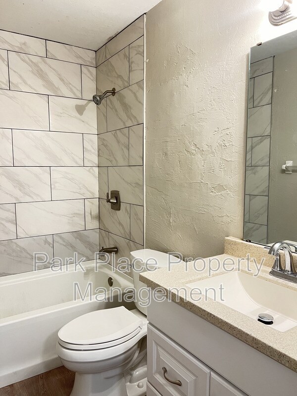 Building Photo - 7222 SW 45th Pl