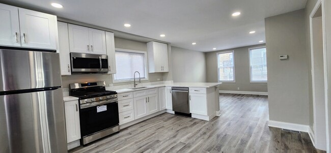 Foto del edificio - 3816 W Montrose Ave
