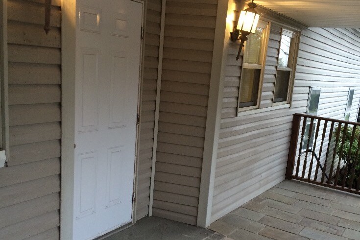 Covered front porch - 7498 PA-29
