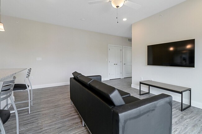 Foto del interior - 611 S State St