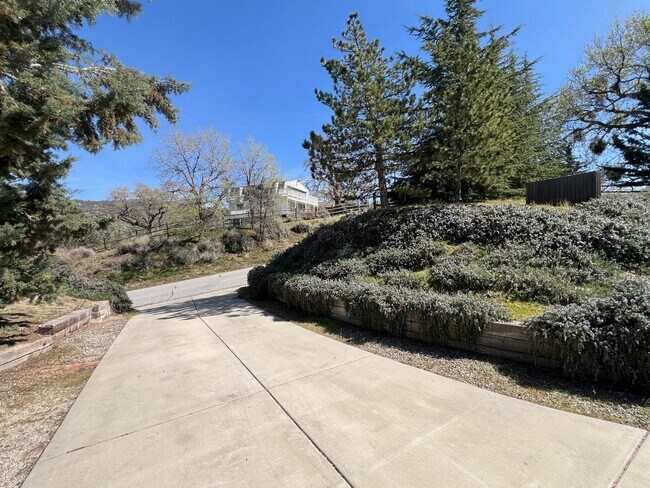 Foto del edificio - 27030 Oakflat Dr