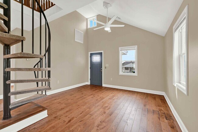 Building Photo - Charming 2 Bedroom/2 Bathroom Home with Loft in Dundalk, MD!